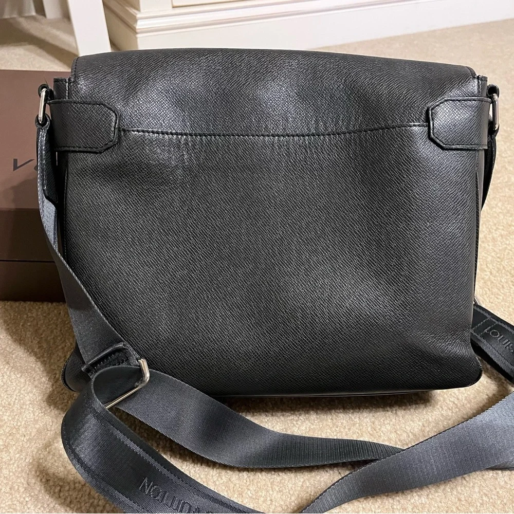 Louis Vuitton - Mens Messenger - Roman - Picture 9 of 13